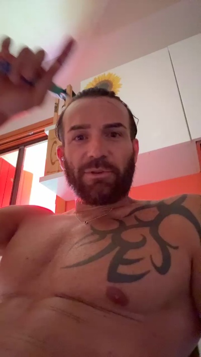 Danielhurus live cam on Cam4