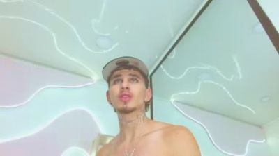 DanntheStiff live cam on Cam4