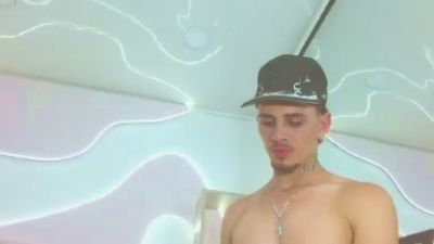 DanntheStiff live cam on Cam4