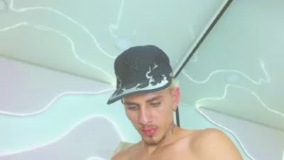 DanntheStiff live cam on Cam4