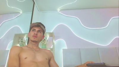 DanntheStiff live cam on Cam4