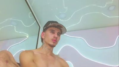 DanntheStiff live cam on Cam4
