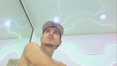 DanntheStiff live cam on Cam4