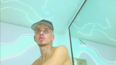 DanntheStiff live cam on Cam4
