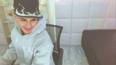 DanntheStiff live cam on Cam4