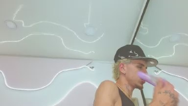 DanntheStiff live cam on Cam4