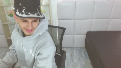 DanntheStiff live cam on Cam4