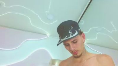 DanntheStiff live cam on Cam4