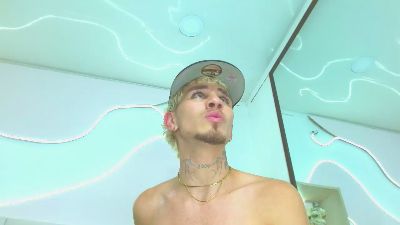 DanntheStiff live cam on Cam4