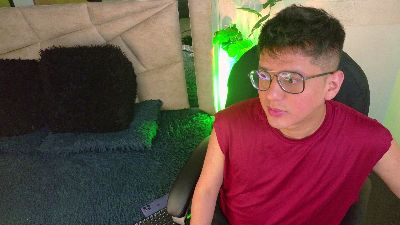 Dannyy_Bloom live cam on Cam4