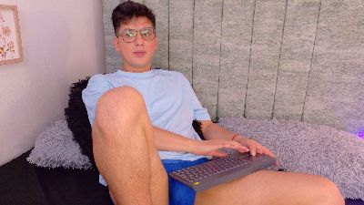 Dannyy_Bloom live cam on Cam4