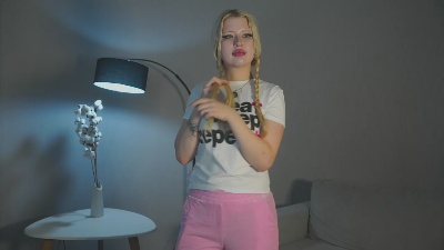 DaphineAguinaga live cam on Cam4