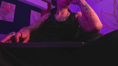 Dark_void live cam on Cam4