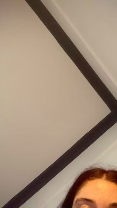 Darkredyoung live cam on Cam4