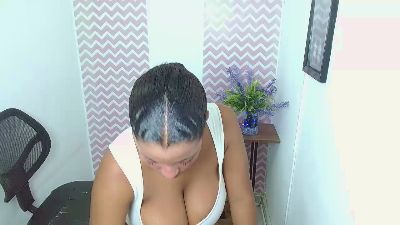 Dayanacarson live cam on Cam4