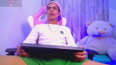 Dayronn_lee live cam on Cam4