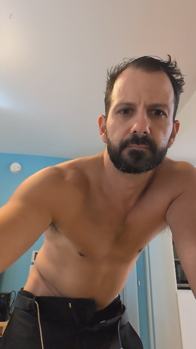 Dboyzz4631 live cam on Cam4