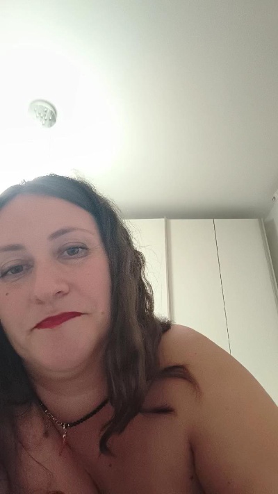 Deamia86hot live cam on Cam4