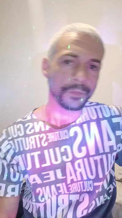 Dede4005 live cam on Cam4