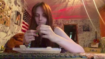 DeeannaSien live cam on Cam4