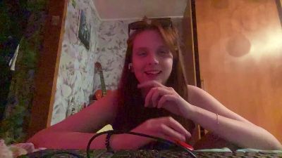DeeannaSien live cam on Cam4