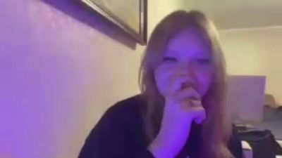 DeedeeDinitto live cam on Cam4