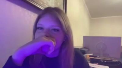 DeedeeDinitto live cam on Cam4