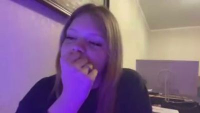 DeedeeDinitto live cam on Cam4