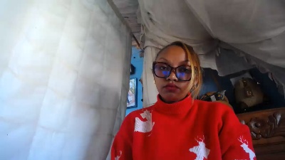 Deesse_777 live cam on Cam4