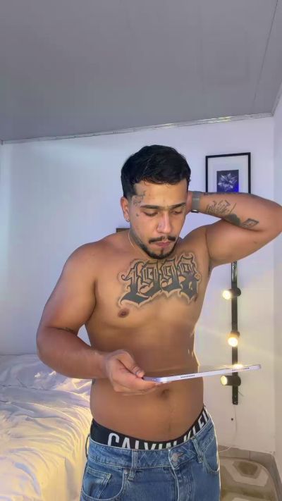 DeimonOficia live cam on Cam4