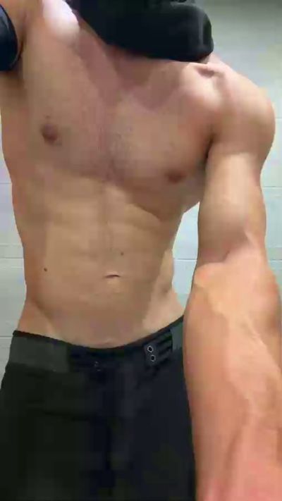 Delincuente2323 live cam on Cam4