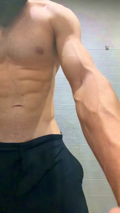 Delincuente2323 live cam on Cam4