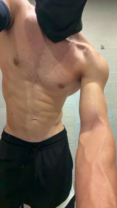 Delincuente2323 live cam on Cam4