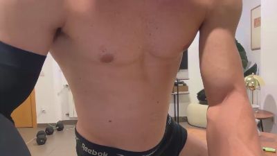 Delincuente2323 live cam on Cam4