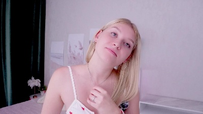 DeloraPriestley live cam on Cam4