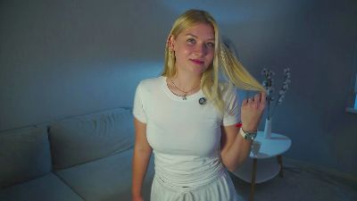 DeloraPriestley live cam on Cam4