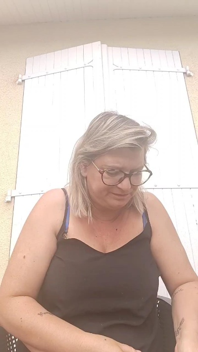 Delphiben live cam on Cam4