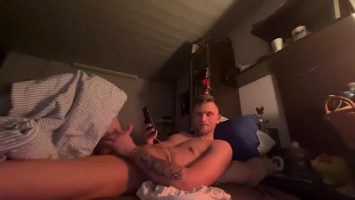 DeluxeCD47 live cam on Cam4
