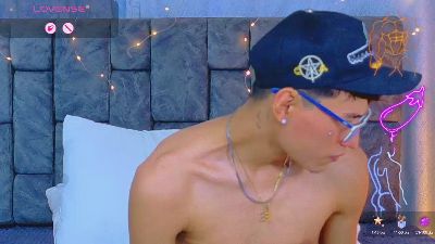 Demonsalvatore live cam on Cam4