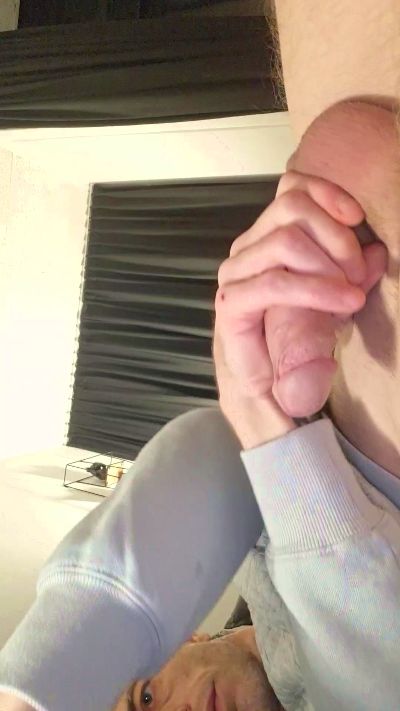 Dennis666z live cam on Cam4