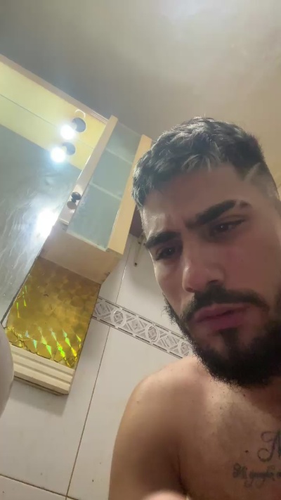 Denuevosaqui live cam on Cam4