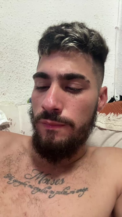 Denuevosaqui live cam on Cam4