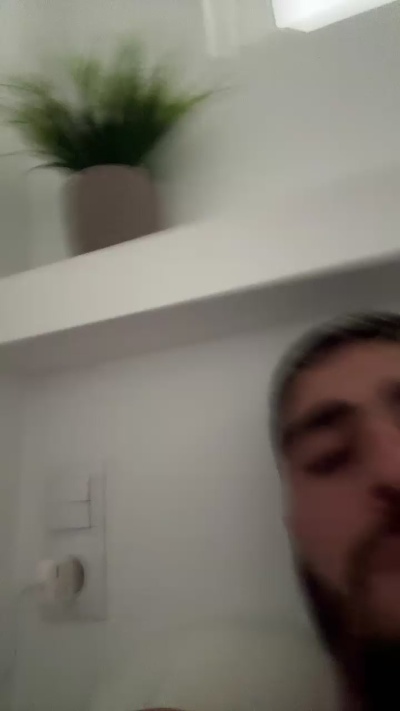 Denuevosaqui live cam on Cam4