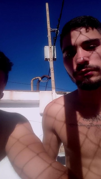 Denuevosaqui live cam on Cam4