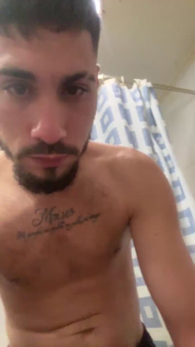 Denuevosaqui live cam on Cam4