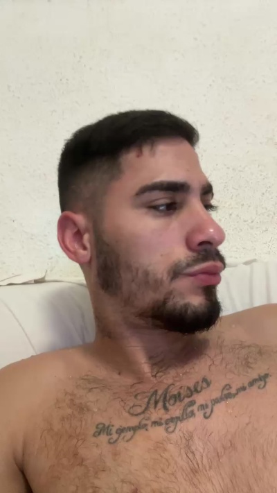 Denuevosaqui live cam on Cam4