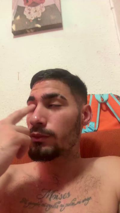 Denuevosaqui live cam on Cam4