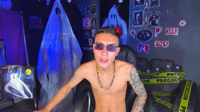 Dereckk_Boy88 live cam on Cam4
