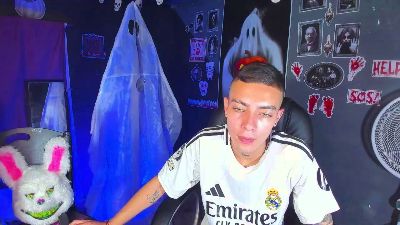 Dereckk_Boy88 live cam on Cam4