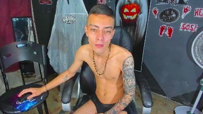 Dereckk_Boy88 live cam on Cam4